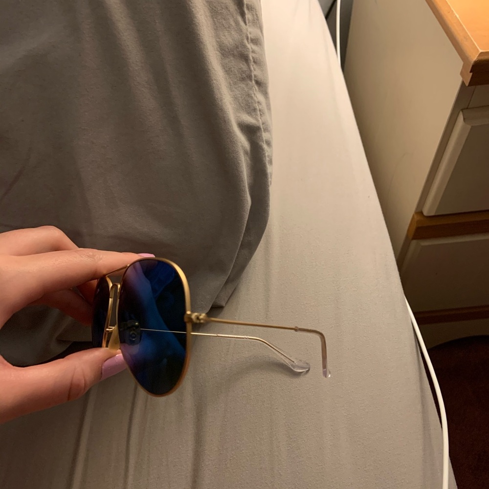 Aviator Flash Lenses in blue flash.